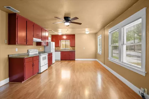 Living - 405 E Morris Ave, Modesto, CA 95354 photo 2 of 4