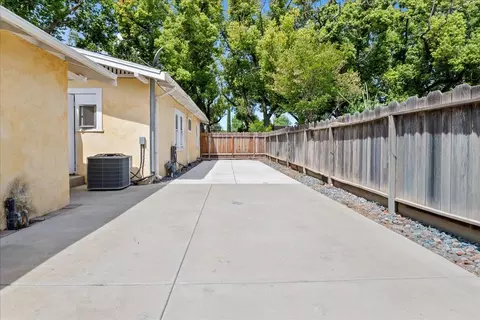Exterior - 405 E Morris Ave, Modesto, CA 95354 photo 6 of 9