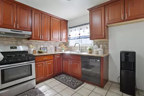 Kitchen - 308 Eva Ct, Manteca, CA 95336 photo 1 of 3