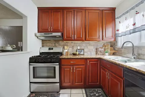 Kitchen - 308 Eva Ct, Manteca, CA 95336 photo 2 of 3
