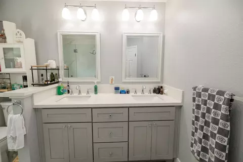 Bath - 5433 Nanette Dr, Salida, CA 95368 photo 1 of 6