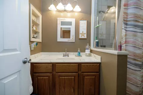 Bath - 5433 Nanette Dr, Salida, CA 95368 photo 6 of 6