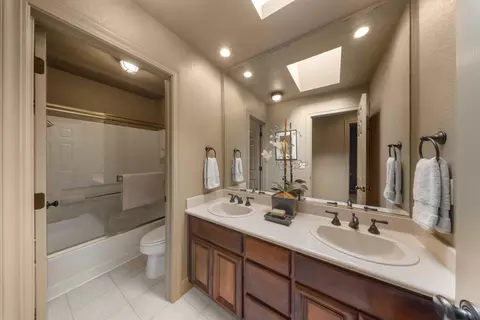Bath - 3204 Humberton Pl, Modesto, CA 95355 photo 4 of 4