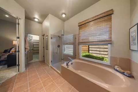 Bath - 3204 Humberton Pl, Modesto, CA 95355 photo 3 of 4