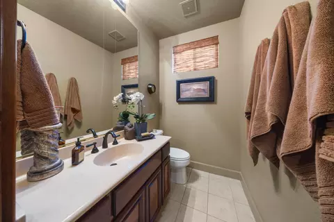 Bath - 3204 Humberton Pl, Modesto, CA 95355 photo 2 of 4