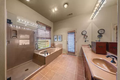 Bath - 3204 Humberton Pl, Modesto, CA 95355 photo 1 of 4