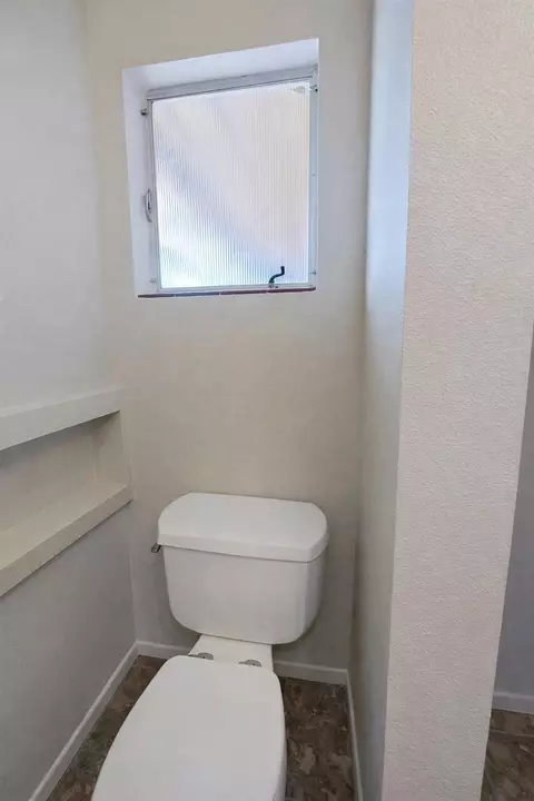 Bath - 360 Virginia St, Williams, CA 95987 photo 3 of 7