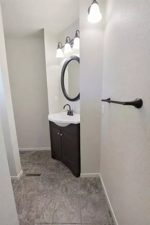 Bath - 360 Virginia St, Williams, CA 95987 photo 1 of 7