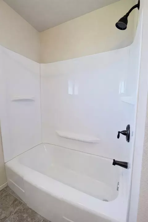 Bath - 360 Virginia St, Williams, CA 95987 photo 6 of 7