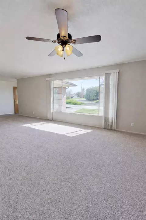 Living - 360 Virginia St, Williams, CA 95987 photo 5 of 10