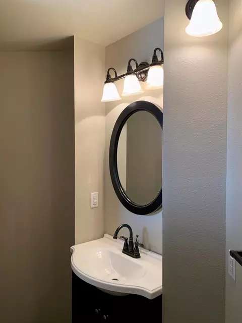 Bath - 360 Virginia St, Williams, CA 95987 photo 7 of 7