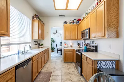 Entry Way - 3820 Chedworth Ln, Modesto, CA 95355 photo 2 of 2