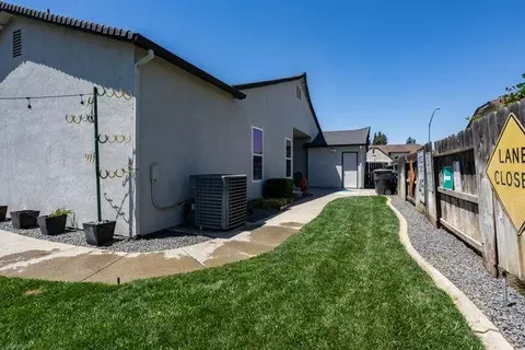 Exterior - 3820 Chedworth Ln, Modesto, CA 95355 photo 6 of 11