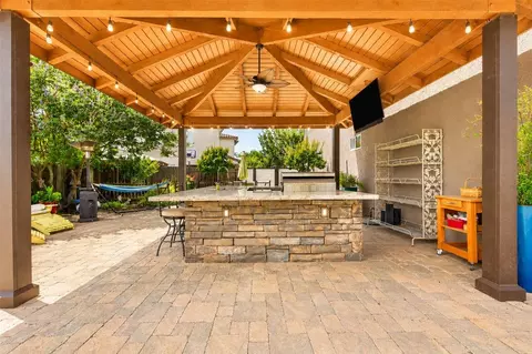 Exterior - 2700 Espana Ln, Modesto, CA 95355 photo 14 of 15