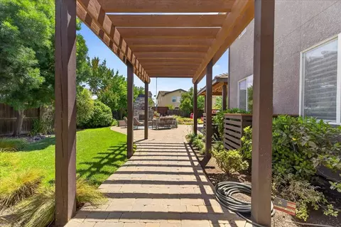 Exterior - 2700 Espana Ln, Modesto, CA 95355 photo 5 of 15