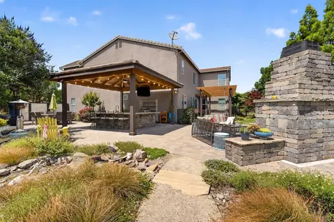 Exterior - 2700 Espana Ln, Modesto, CA 95355 photo 9 of 15