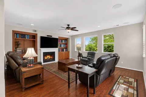 Living - 2700 Espana Ln, Modesto, CA 95355 photo 2 of 2
