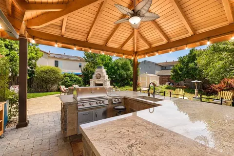 Exterior - 2700 Espana Ln, Modesto, CA 95355 photo 13 of 15