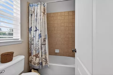 Bath - 2700 Espana Ln, Modesto, CA 95355 photo 5 of 5
