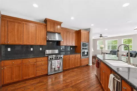 Kitchen - 2700 Espana Ln, Modesto, CA 95355 photo 4 of 5