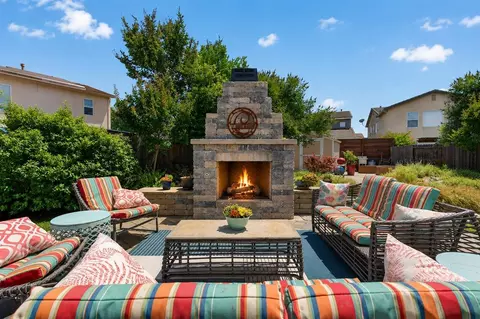 Exterior - 2700 Espana Ln, Modesto, CA 95355 photo 8 of 15