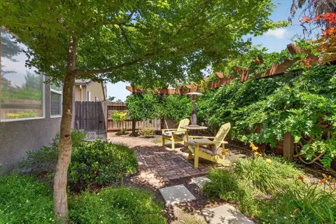 Exterior - 2700 Espana Ln, Modesto, CA 95355 photo 6 of 15