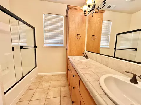 Bath - 258 Cottage Cir, Murphys, CA 95247 photo 3 of 4