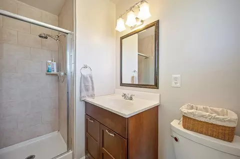 Bath - 5508 Whitfield Way, Carmichael, CA 95608 photo 3 of 4