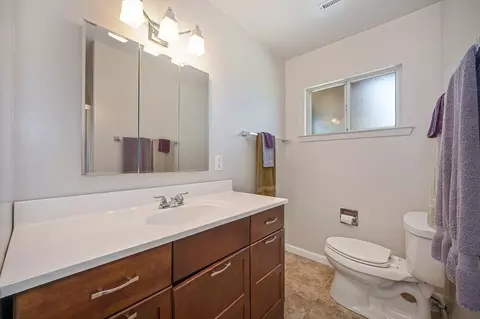Bath - 5508 Whitfield Way, Carmichael, CA 95608 photo 2 of 4