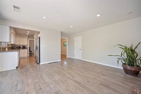 Living - 5508 Whitfield Way, Carmichael, CA 95608 photo 4 of 10