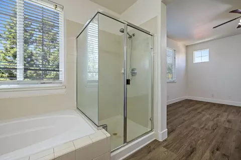 Bath - 3105 Ripple Ct, Modesto, CA 95355 photo 3 of 5