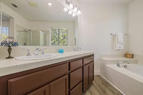 Bath - 3105 Ripple Ct, Modesto, CA 95355 photo 2 of 5