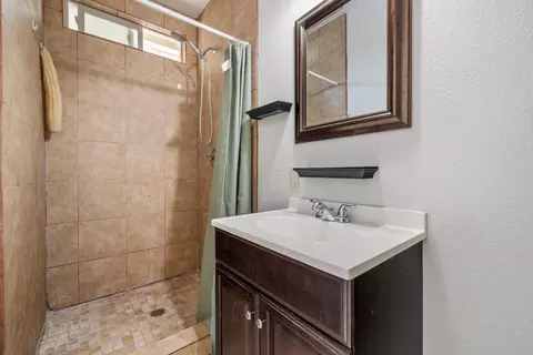 Bath - 3105 Ripple Ct, Modesto, CA 95355 photo 5 of 5