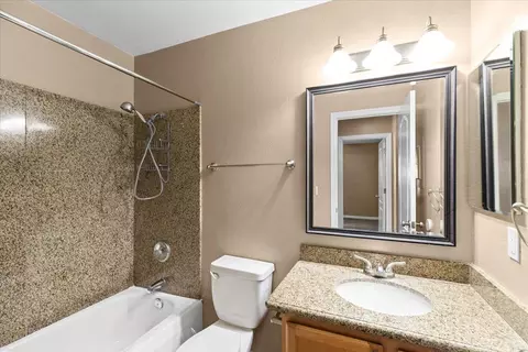 Bath - 4064 Elmo Loop, Modesto, CA 95356 photo 2 of 2