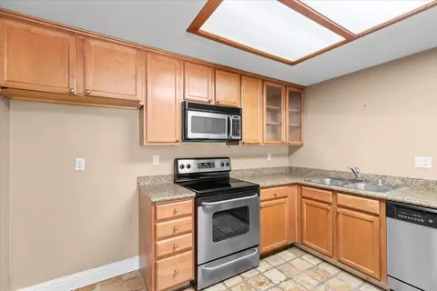 Kitchen - 4064 Elmo Loop, Modesto, CA 95356 photo 3 of 5