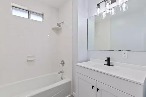 Bath - 1434 Fordham Ave, Modesto, CA 95350 photo 4 of 4