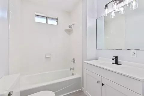 Bath - 1434 Fordham Ave, Modesto, CA 95350 photo 3 of 4