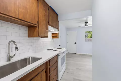 Kitchen - 1434 Fordham Ave, Modesto, CA 95350 photo 4 of 5