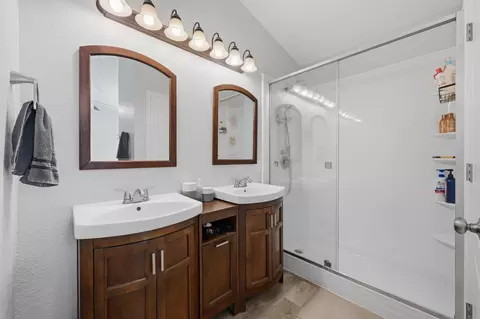 Bath - 5013 Charter Rd, Rocklin, CA 95765 photo 2 of 2