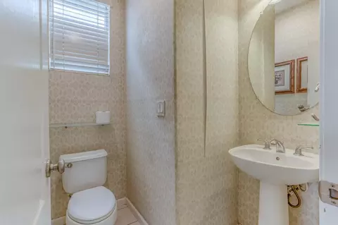 Bath - 188 Thomsen Rd, Lathrop, CA 95330 photo 1 of 5