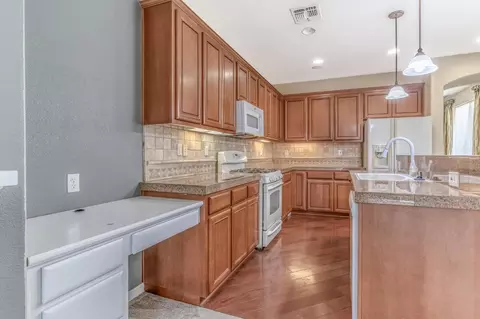 Kitchen - 188 Thomsen Rd, Lathrop, CA 95330 photo 1 of 2