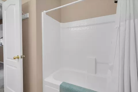 Bath - 1729 Hicks Ave, Olivehurst, CA 95961 photo 5 of 5