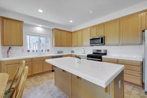 Kitchen - 1729 Hicks Ave, Olivehurst, CA 95961 photo 4 of 4