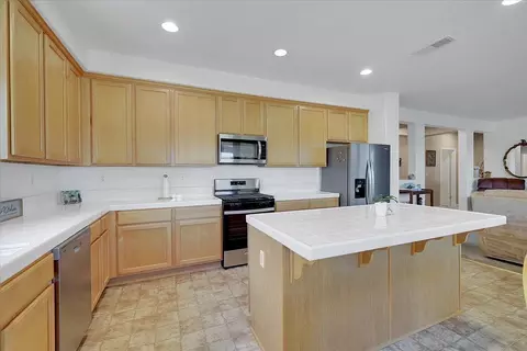 Kitchen - 1729 Hicks Ave, Olivehurst, CA 95961 photo 3 of 4