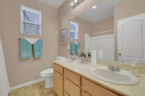 Bath - 1729 Hicks Ave, Olivehurst, CA 95961 photo 4 of 5