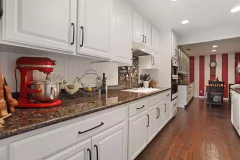 Kitchen - 747 Foxfire Dr, Manteca, CA 95337 photo 6 of 9