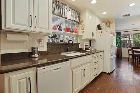 Kitchen - 747 Foxfire Dr, Manteca, CA 95337 photo 4 of 9