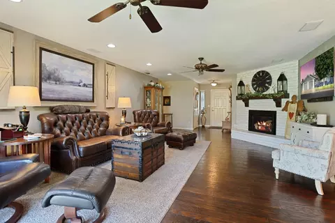 Living - 747 Foxfire Dr, Manteca, CA 95337 photo 2 of 3