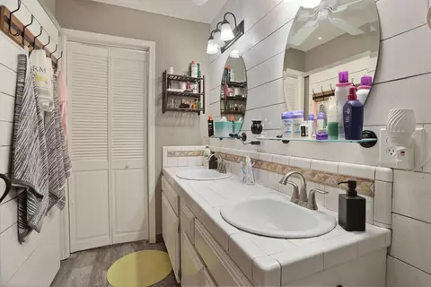 Bath - 747 Foxfire Dr, Manteca, CA 95337 photo 2 of 3