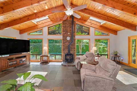 5125 Thomas Dr, Auburn, CA 95602